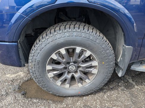 Used 2017 Nissan Titan PRO-4X w/ Pro-4x Convenience Package AWD/4WD image 13