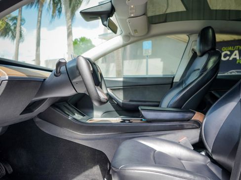 Used 2022 Tesla Model Y Long Range image 7