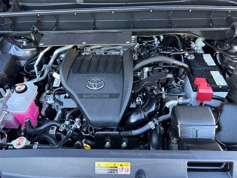 Used 2025 Toyota Highlander XLE image 30