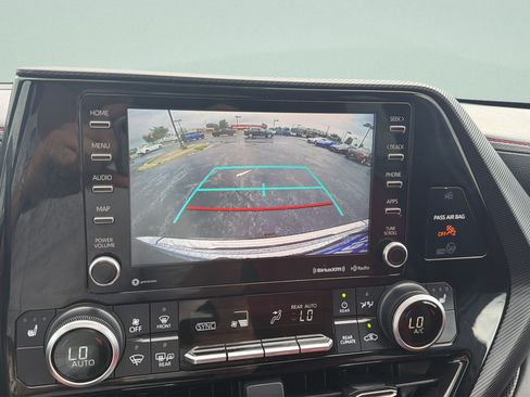 Used 2021 Toyota Highlander XSE AWD/4WD image 19