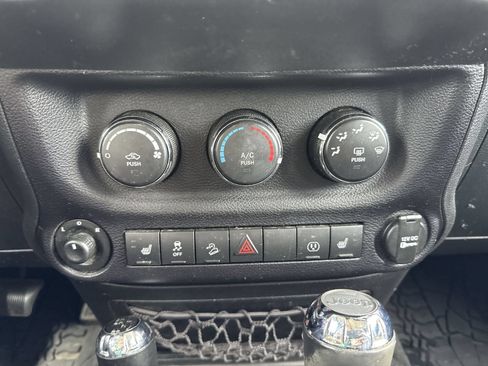 Used 2016 Jeep Wrangler Unlimited Rubicon AWD/4WD image 17