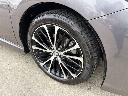 Used 2020 Toyota Camry SE image 10