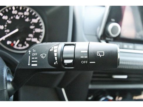 Used 2024 Nissan Rogue SV w/ SV Premium Package image 12