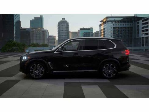Used 2026 BMW X5 sDrive40i w/ Executive Package image 4