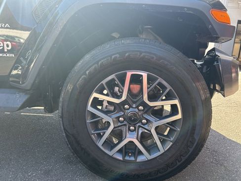 Used 2024 Jeep Wrangler Sahara image 33