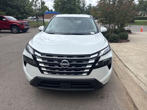 Used 2026 Nissan Rogue SV AWD/4WD image 2