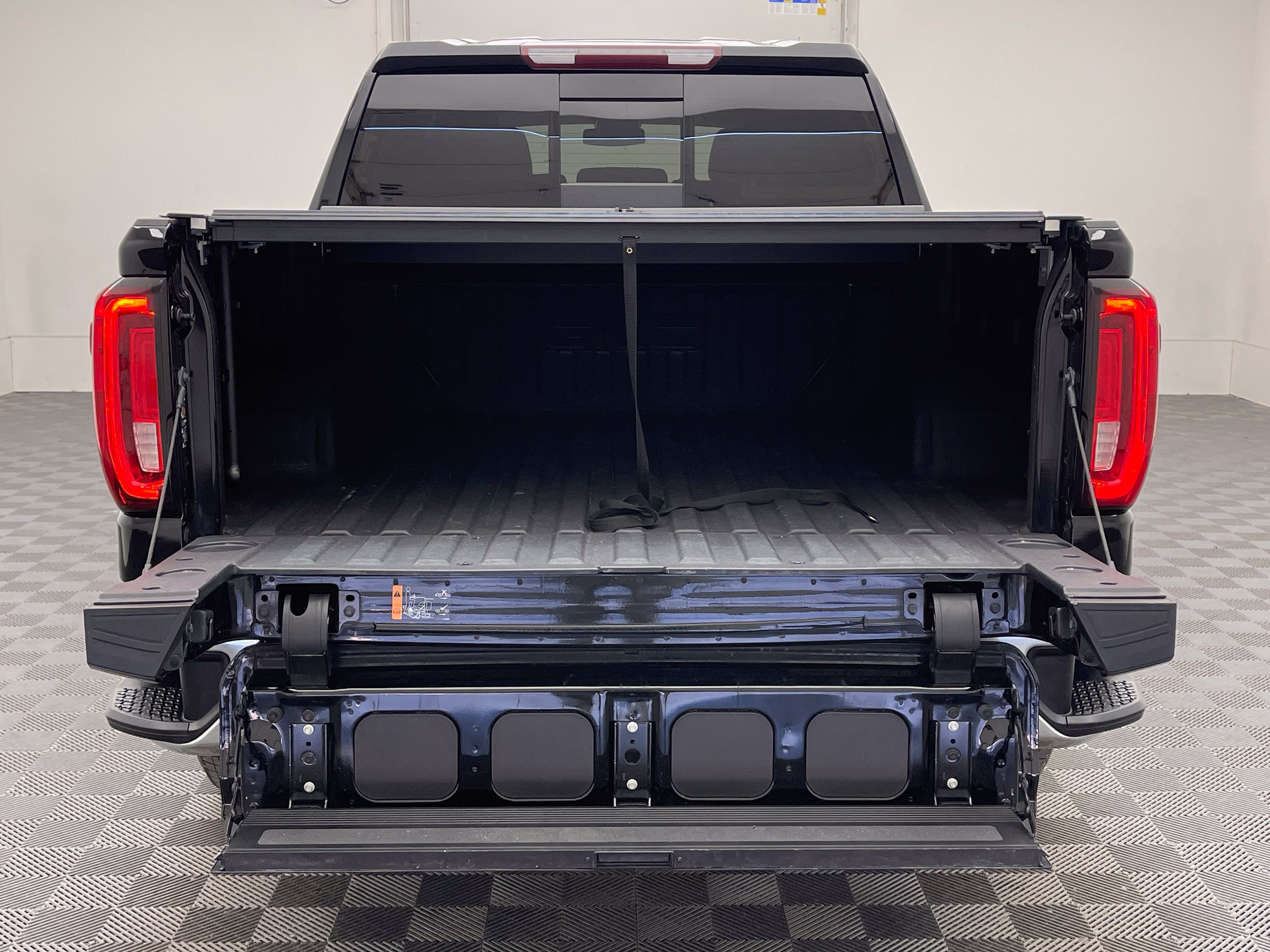 Used 2025 GMC Sierra 1500 SLT w/ SLT Premium Plus Package AWD/4WD image 12