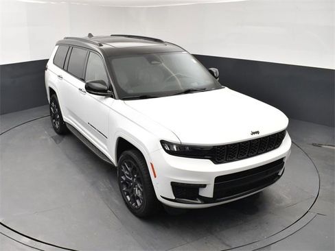 Used 2023 Jeep Grand Cherokee L Summit image 16