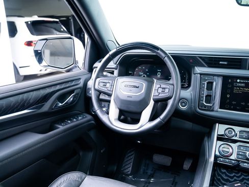 Used 2024 GMC Yukon Denali w/ Advanced Technology Package AWD/4WD image 10