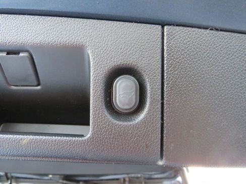 Used 2020 Chevrolet Suburban LT image 27