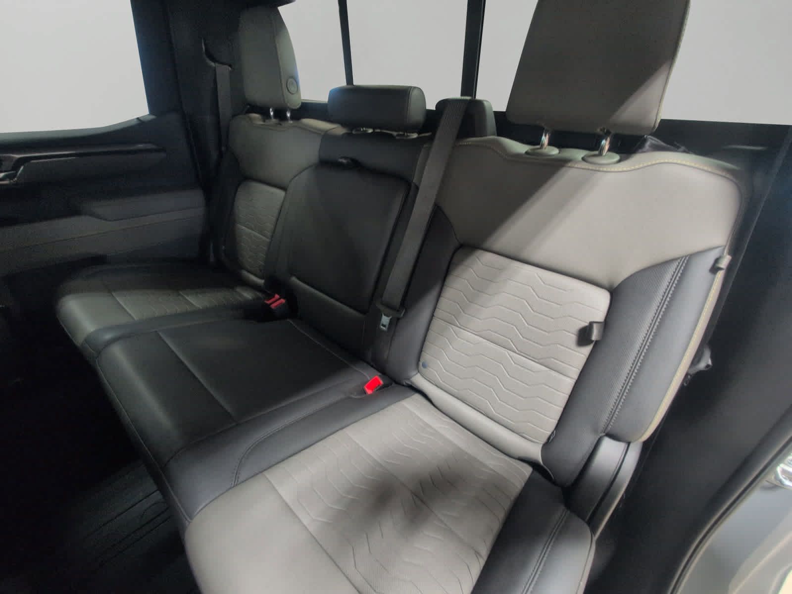 Used 2025 Chevrolet Silverado 1500 ZR2 w/ Technology Package AWD/4WD image 13