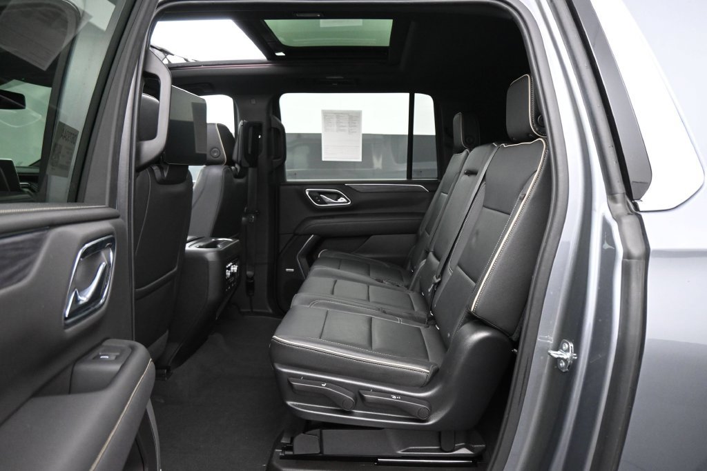 Used 2021 GMC Yukon XL SLT w/ Rear Media and Nav Package RWD image 17