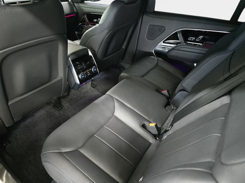 Used 2023 Land Rover Range Rover Long Wheelbase SE image 16