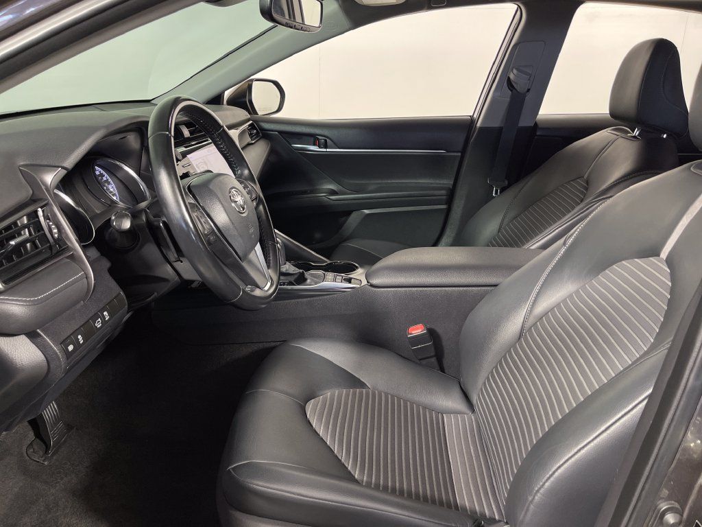Certified 2020 Toyota Camry SE w/ Sunroof Package FWD image 12