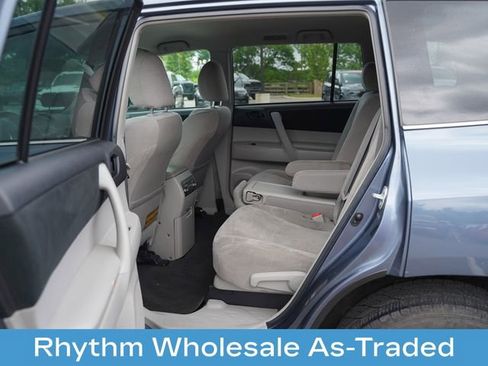 Used 2012 Toyota Highlander SE FWD image 13