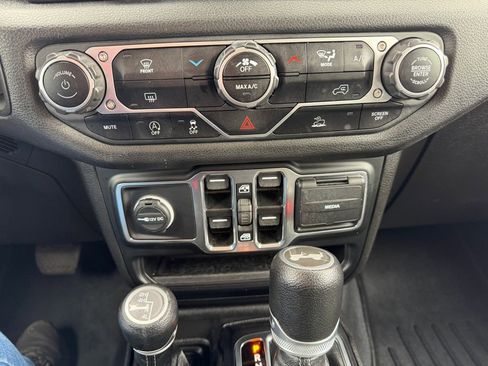 Used 2024 Jeep Wrangler Unlimited Sport AWD/4WD image 20
