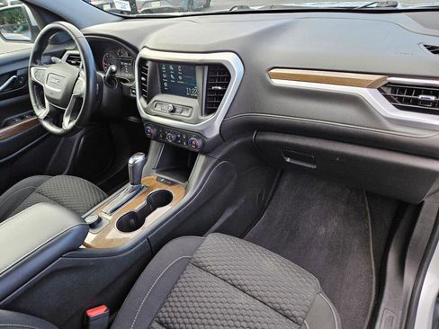 Used 2017 GMC Acadia SLE image 9