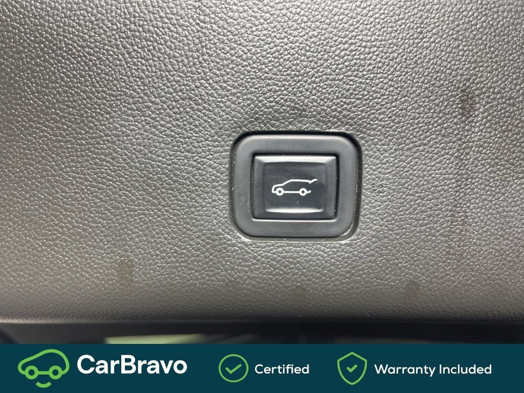 Used 2023 Chevrolet Traverse LT AWD/4WD image 22