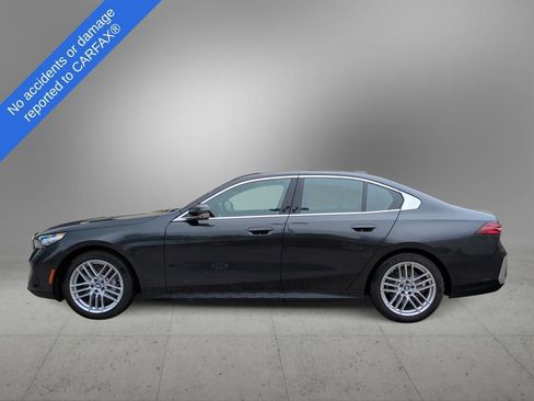 Used 2025 BMW 530i xDrive w/ Premium Package image 5