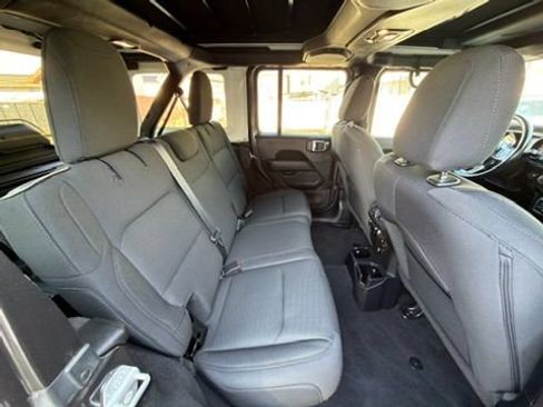 Used 2021 Jeep Wrangler Unlimited Sahara AWD/4WD image 19