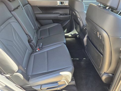 Used 2025 Hyundai Santa Fe SEL FWD image 18