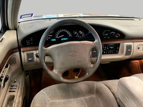 Used 1999 Oldsmobile 88 FWD image 16