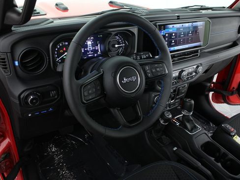 Used 2025 Jeep Wrangler Unlimited Rubicon 4xe w/ Safety Group AWD/4WD image 8