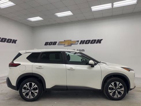 Used 2023 Nissan Rogue SV image 4