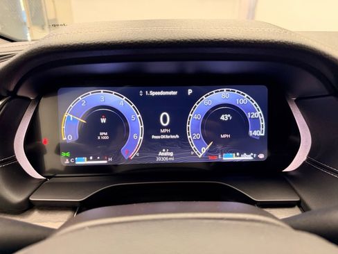 Used 2024 Jeep Grand Cherokee Limited w/ Luxury Tech Group II image 17