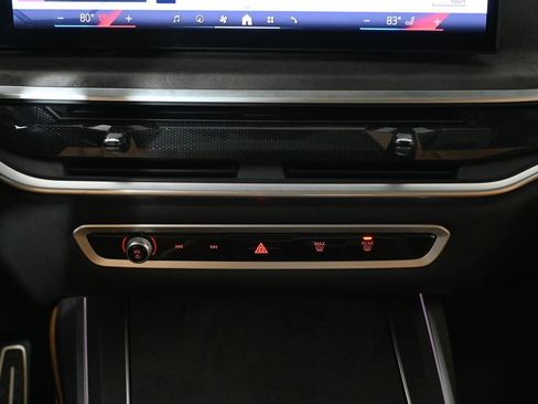 Certified 2024 BMW X7 xDrive40i w/ M Sport Package image 24