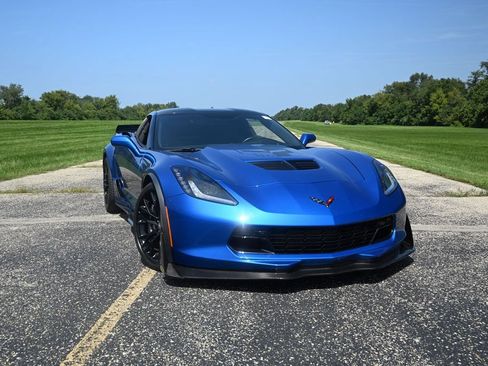 Used 2016 Chevrolet Corvette Z06 w/ 3LZ Preferred Equipment Group RWD image 3