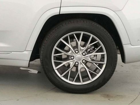 New 2025 Jeep Grand Cherokee Summit w/ Luxury Tech Group V image 39