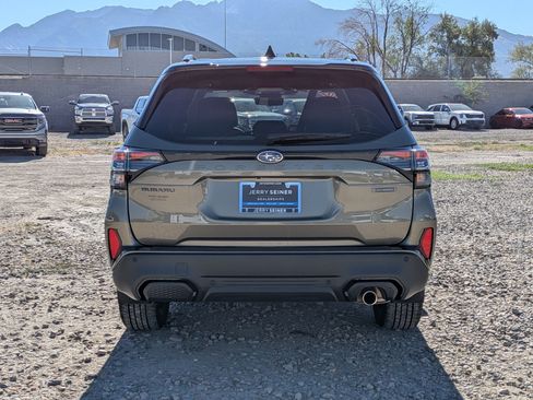 Used 2025 Subaru Forester Touring w/ Touring Package AWD/4WD image 5