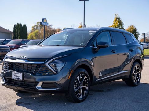 Used 2024 Kia Sportage EX image 3