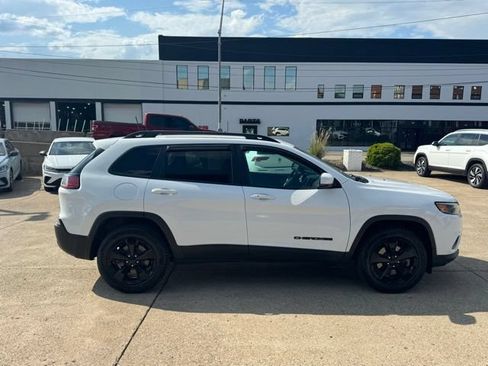 Used 2019 Jeep Cherokee Latitude Plus AWD/4WD image 6