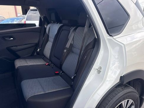 Used 2023 Nissan Rogue SV FWD image 11