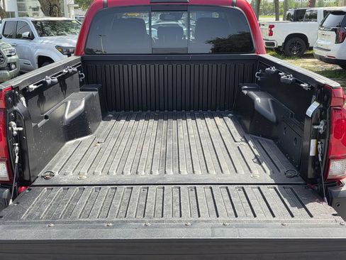 Used 2021 Toyota Tacoma SR5 AWD/4WD image 9