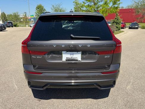 Used 2025 Volvo XC60 B5 Plus w/ Climate Package AWD/4WD image 3