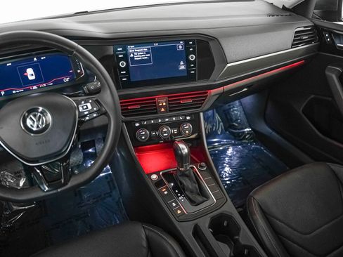 Used 2019 Volkswagen Jetta SEL Premium image 17