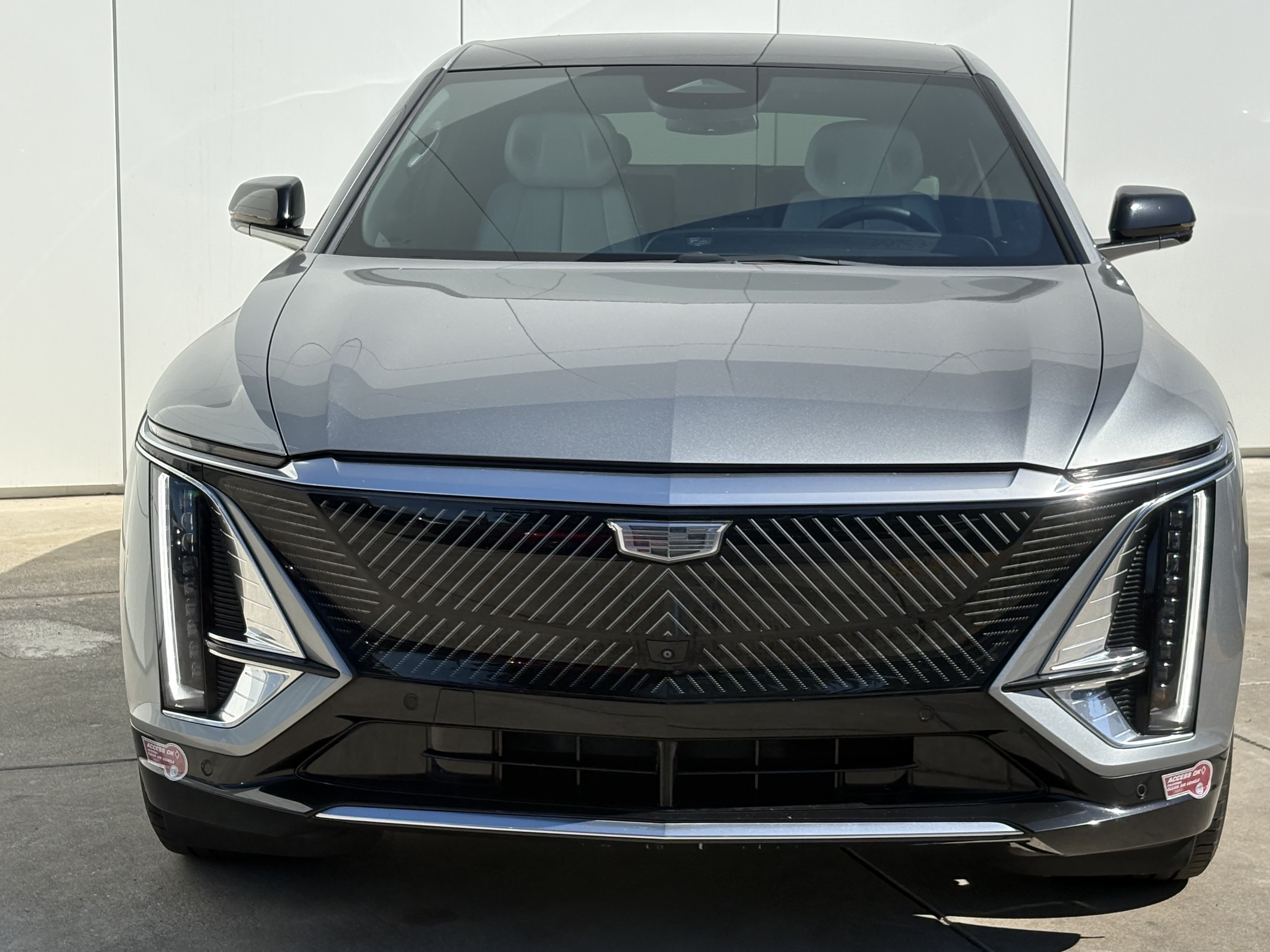 Used 2024 Cadillac Lyriq Luxury AWD/4WD image 3