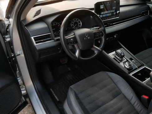 Used 2022 Mitsubishi Outlander SE AWD/4WD image 19