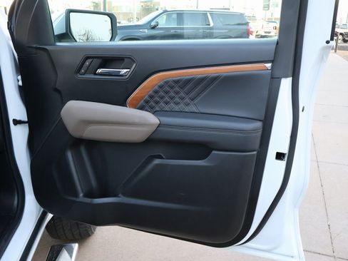 Used 2023 GMC Canyon Denali image 9
