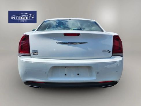 Used 2017 Chrysler 300 S w/ 300S Premium Group image 4