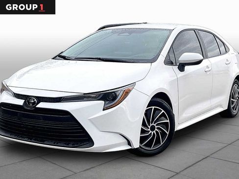 Used 2025 Toyota Corolla LE image 1