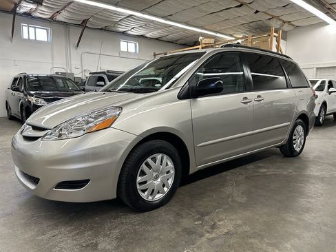 Used 2007 Toyota Sienna LE FWD image 6