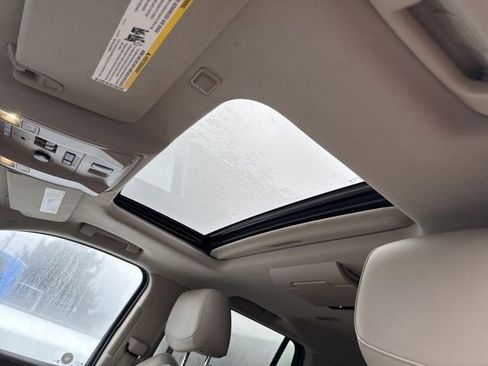 Used 2016 Cadillac Escalade Premium image 11