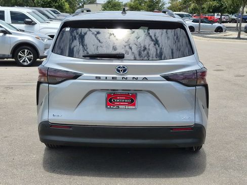 Used 2025 Toyota Sienna XLE FWD image 4