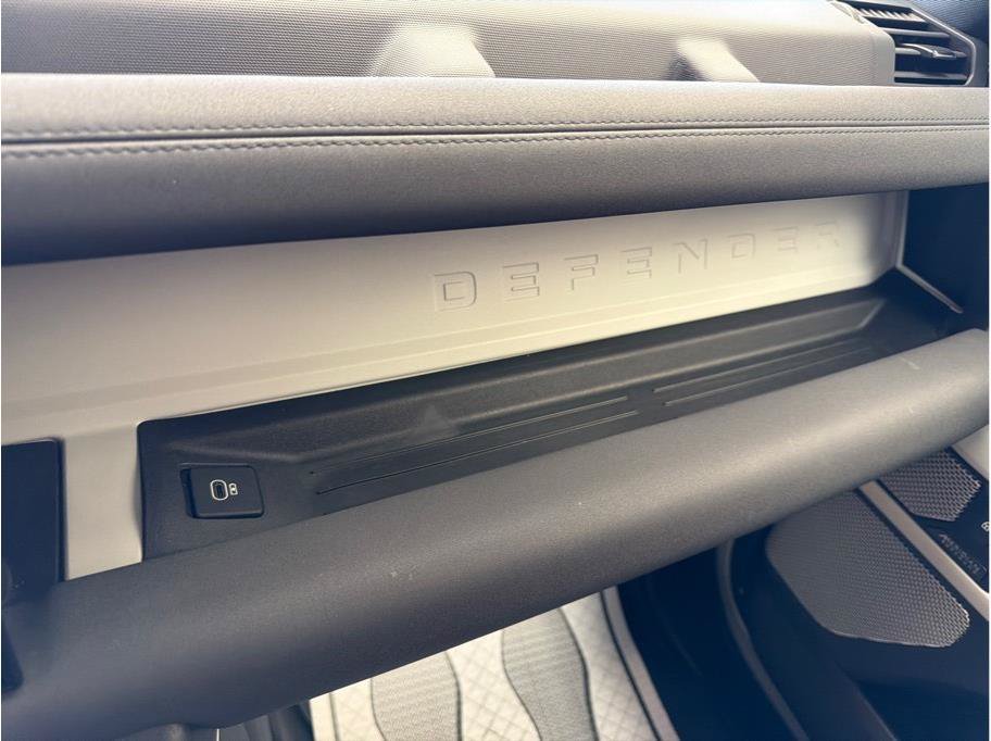 Used 2023 Land Rover Defender 130 SE AWD/4WD image 25