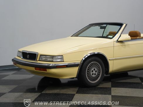 Used 1989 Chrysler TC by Maserati FWD image 18