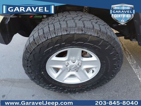 Used 2021 Jeep Gladiator Sport AWD/4WD image 25